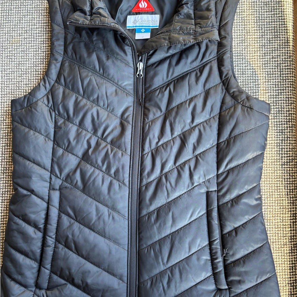 Women’s Columbia puffer vest, like new!